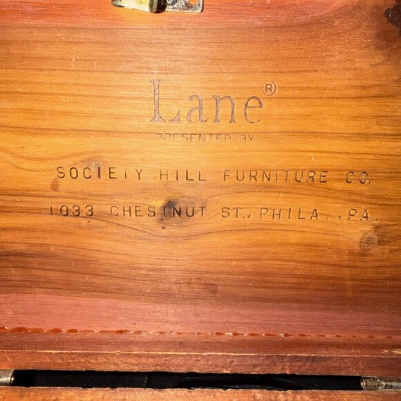 Vintage Lane Cedar Chest Jewelry Box NO KEY Presented by Society Hill Furniture - Picture 2 of 11